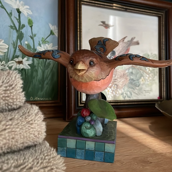 Statuetta Jim Shore Heartwood Creek - Croce A Due Lati Con Colomba E Giglio - Altezza 24,1 Cm